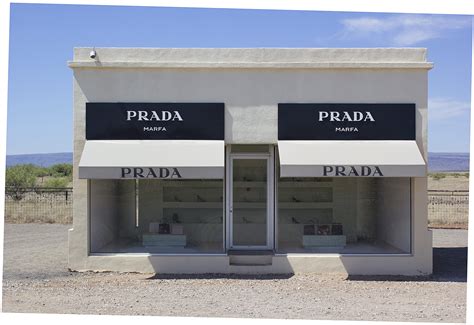 prada negozio deserto|prada marfa shop.